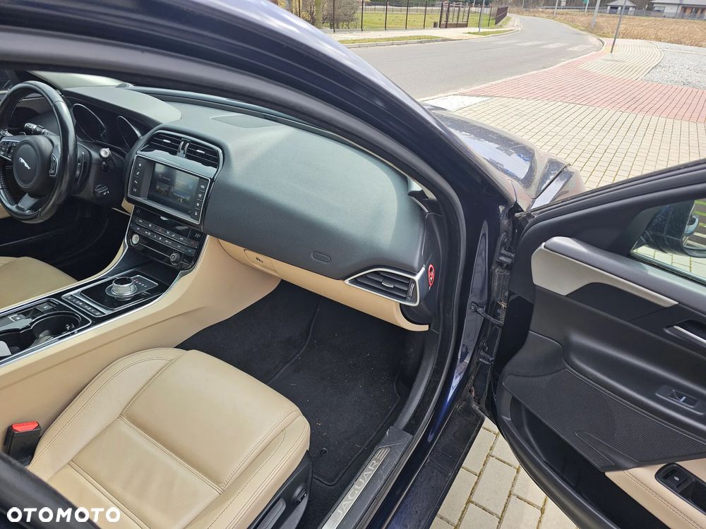 Jaguar XE 20d Prestige - 8