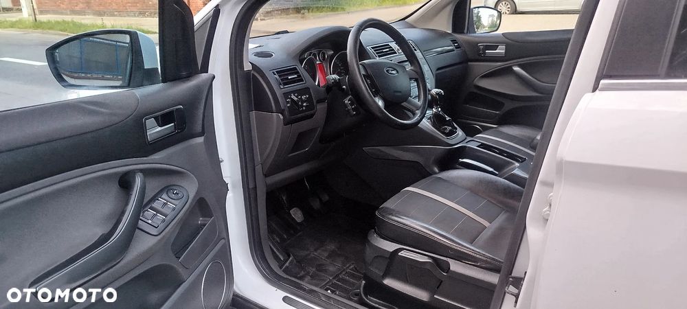 Ford Kuga - 10