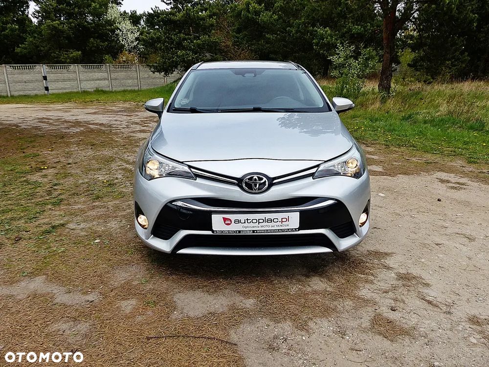 Toyota Avensis 2.0 D-4D Premium - 2