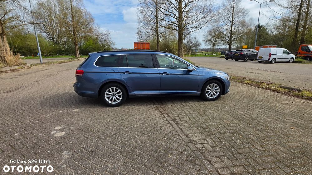 Volkswagen Passat - 4