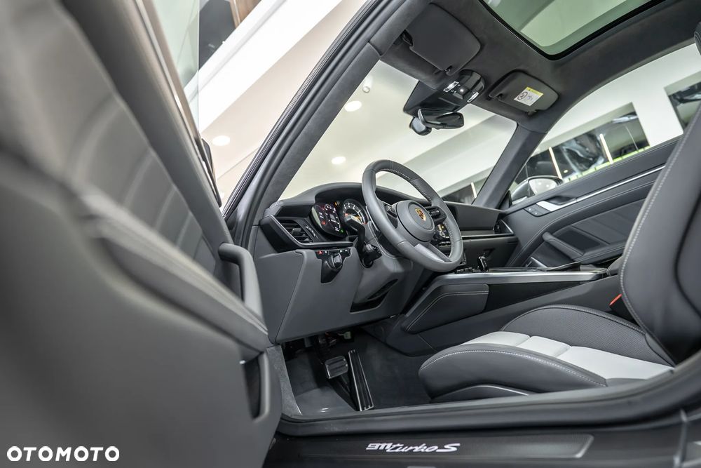 Porsche 911 Turbo S - 23
