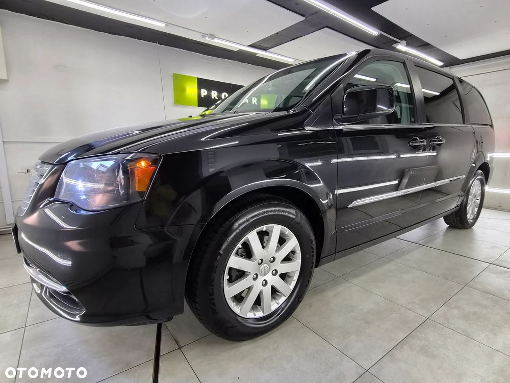 Chrysler Town & Country 3.6 Limited - 8