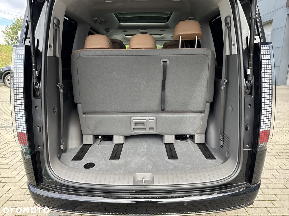 Hyundai Staria 1.6 T-GDI HEV Luxury - 17