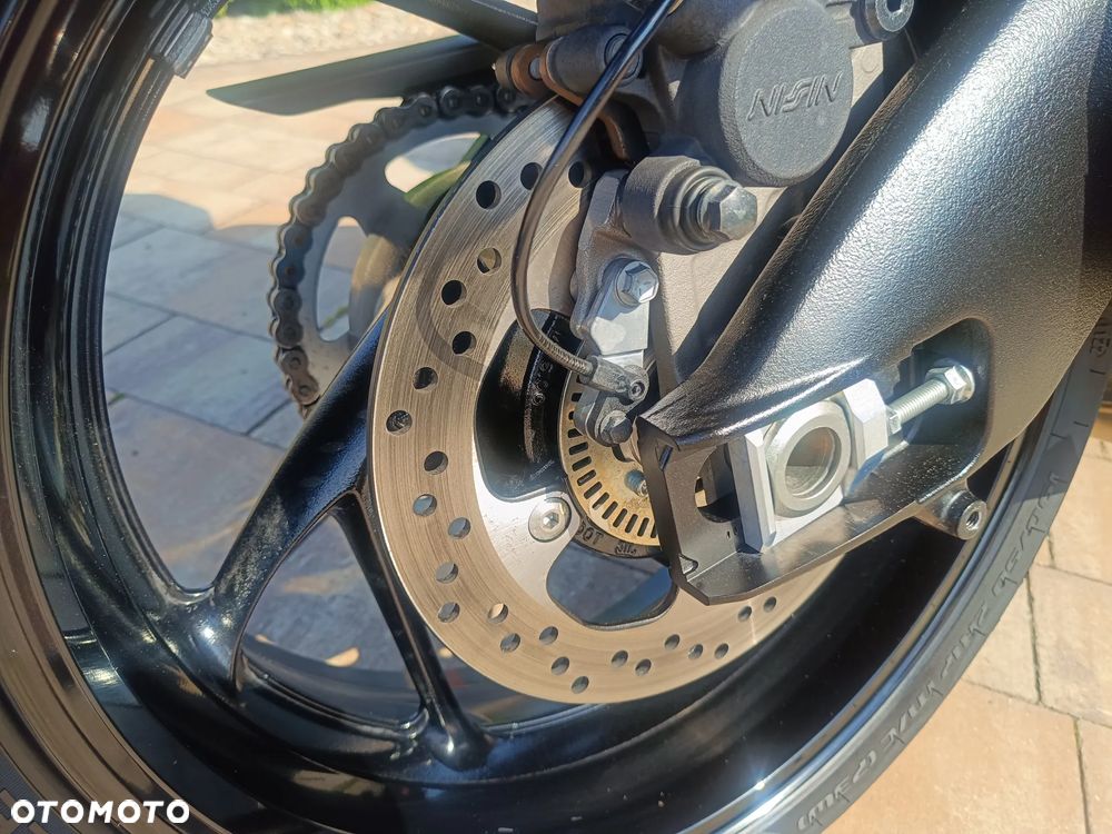 Suzuki GSX 1000 - 24