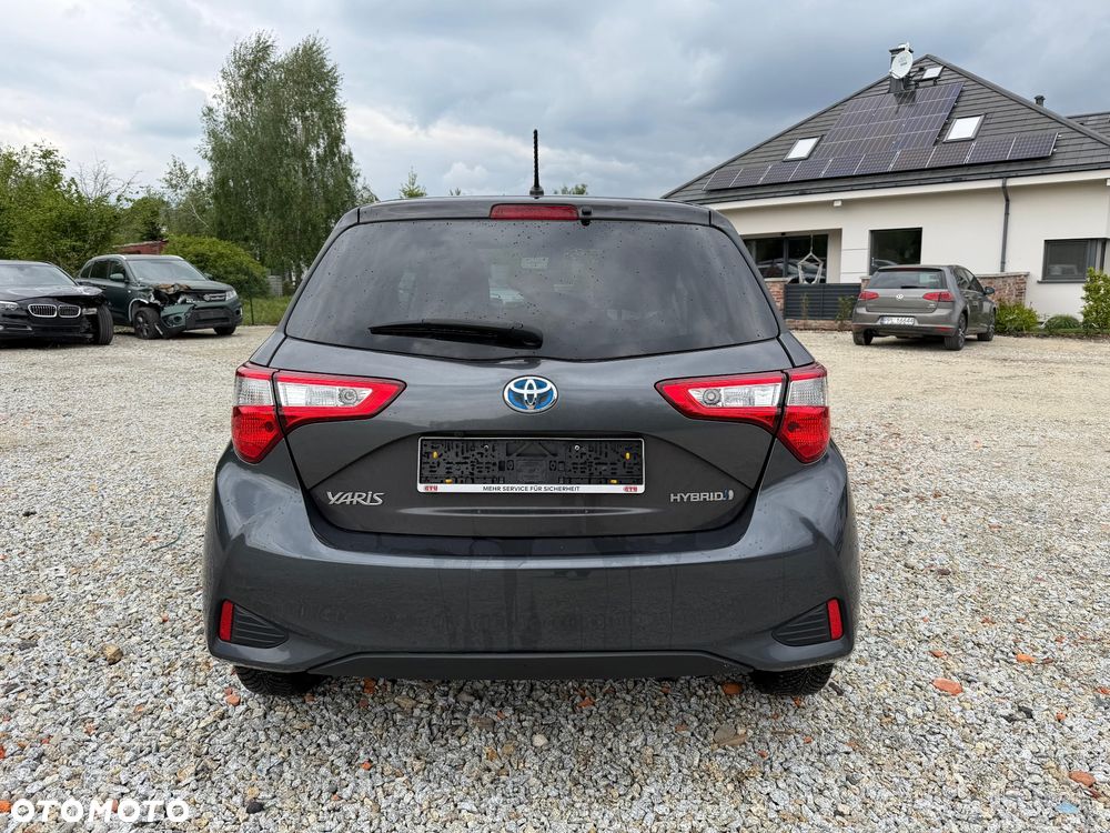 Toyota Yaris Hybrid 100 Life - 1