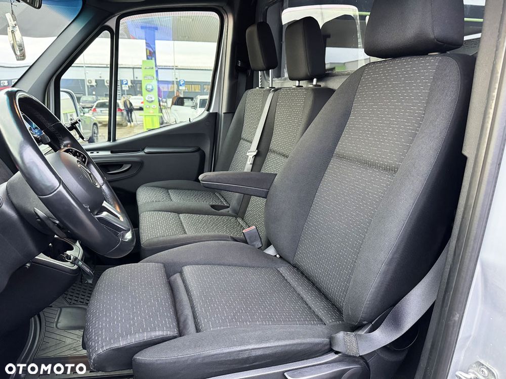Mercedes-Benz Sprinter - 25