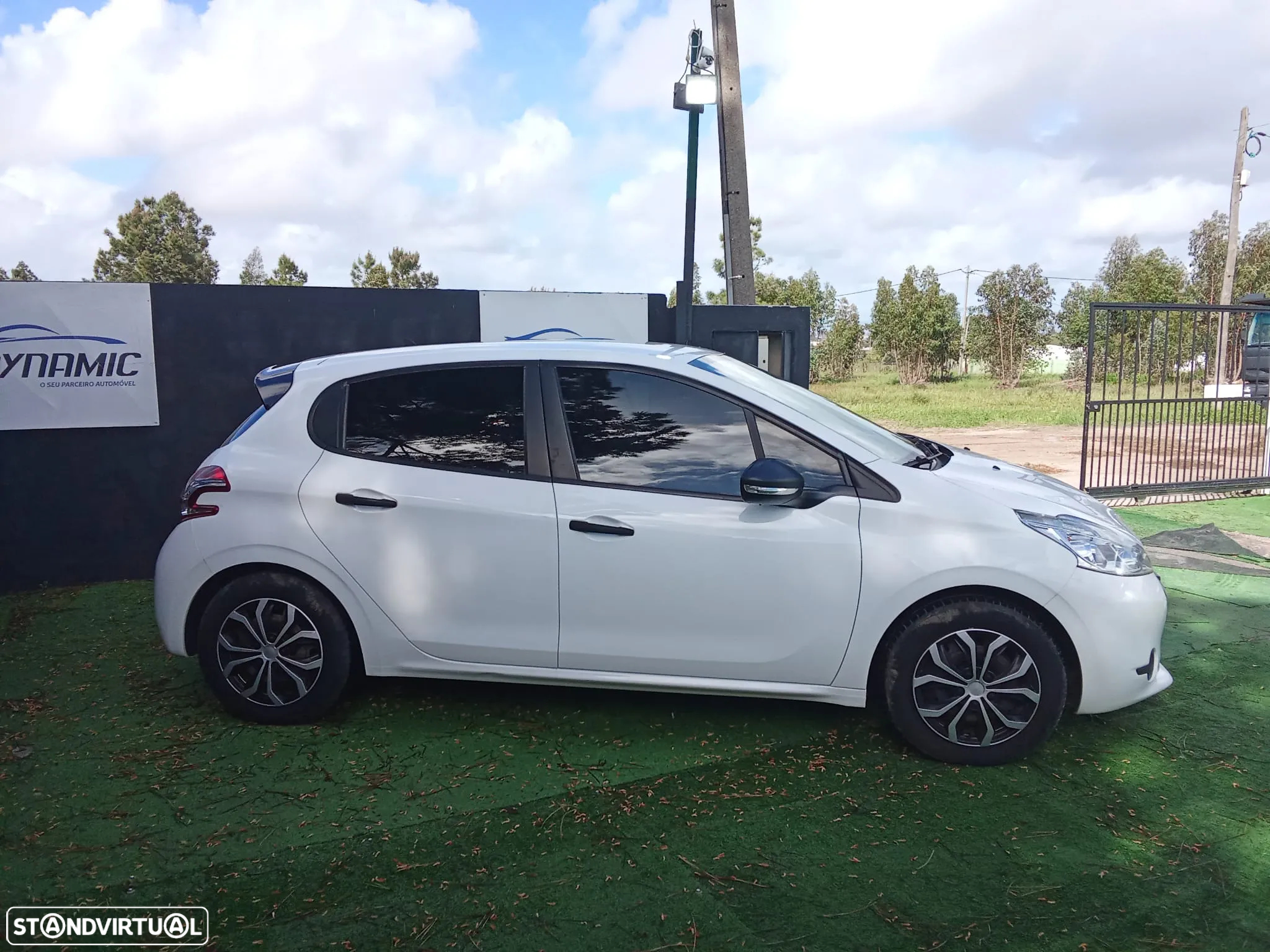 Peugeot 208 - 2