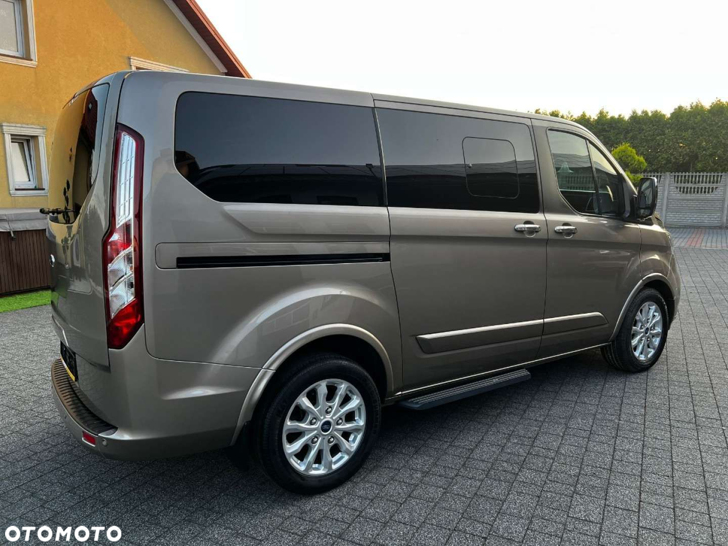 Ford Tourneo Custom - 8