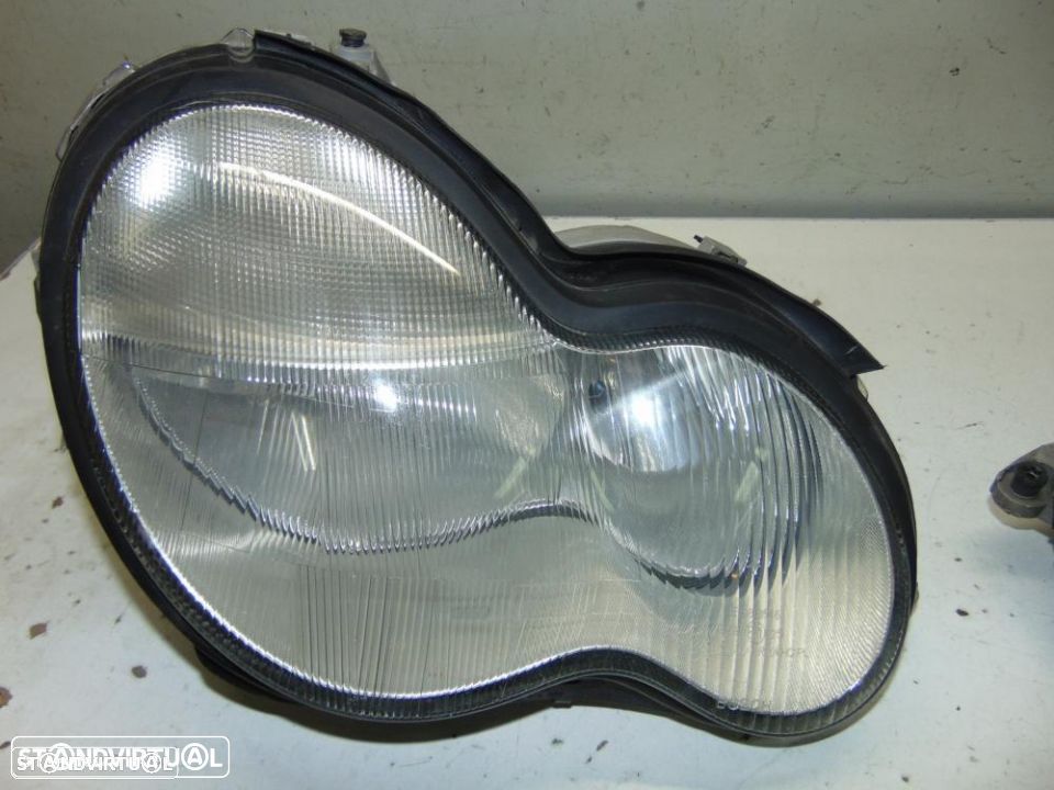 Mercedes Class C 2000 a 2007 faróis - 2