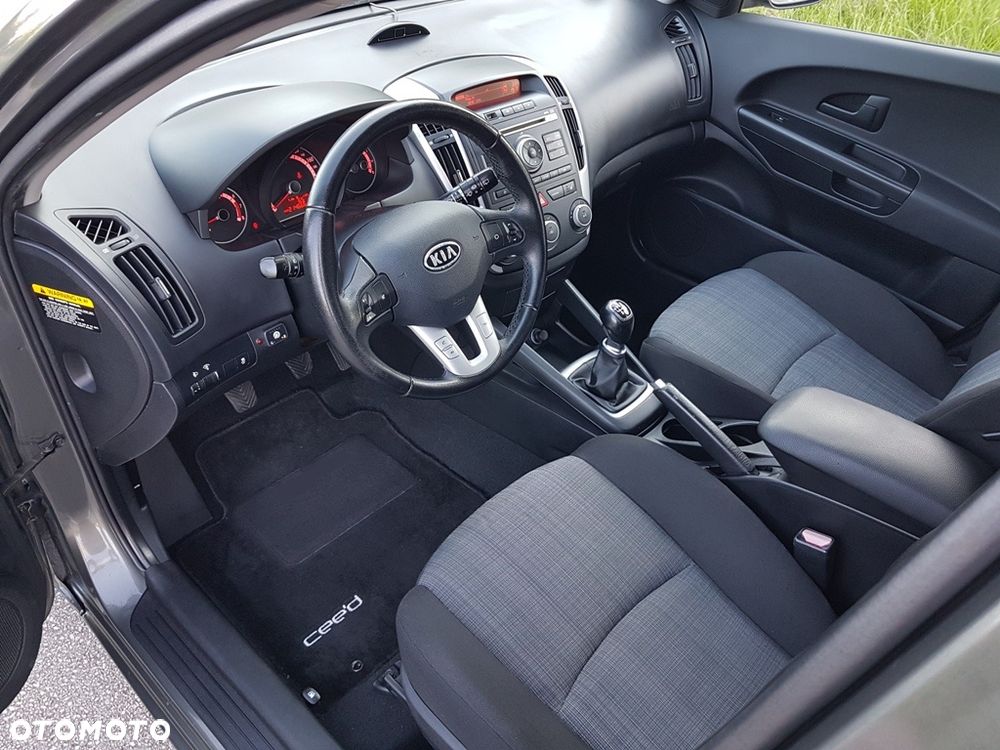 Kia Ceed 1.4 CVVT Dream-Team Edition - 22