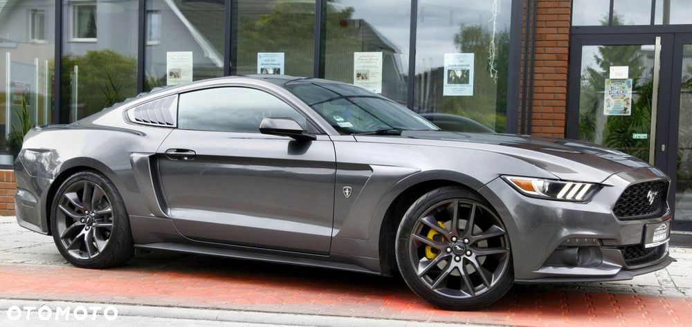 Ford Mustang - 4