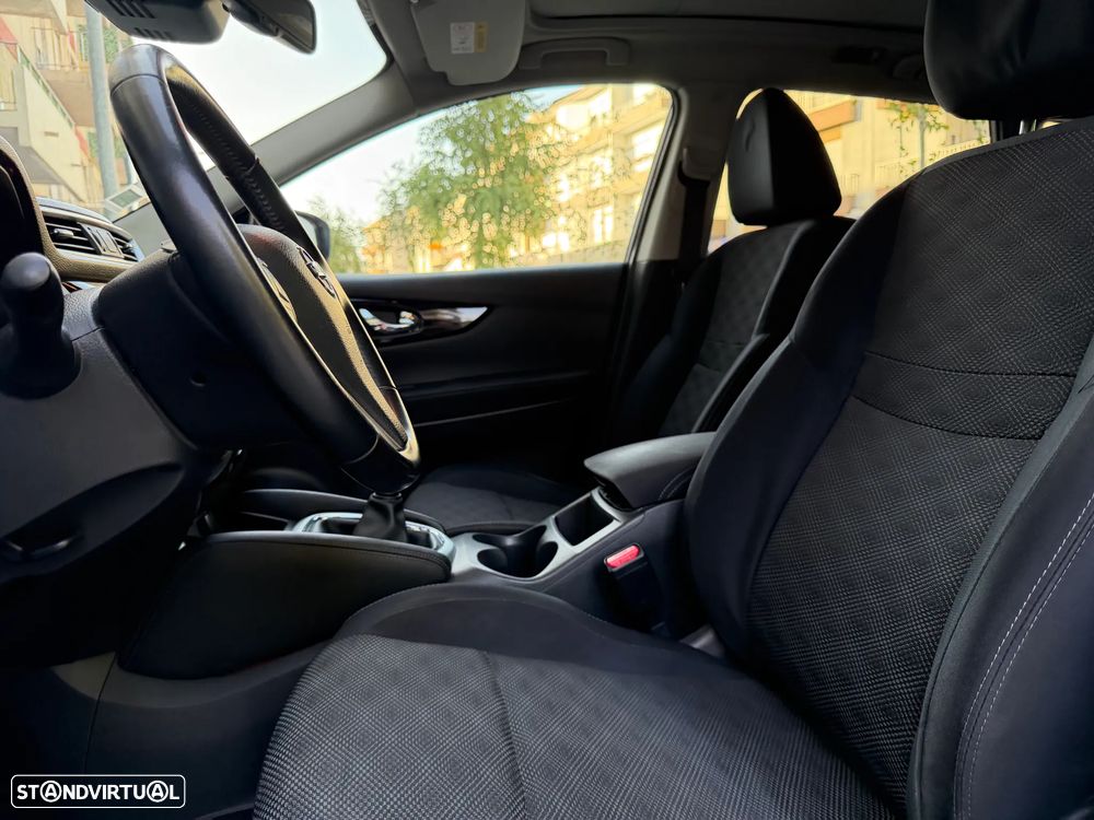 Nissan Qashqai 1.6 dCi N-Connecta 18 - 28