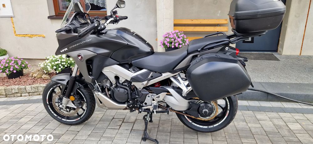 Honda VFR - 12