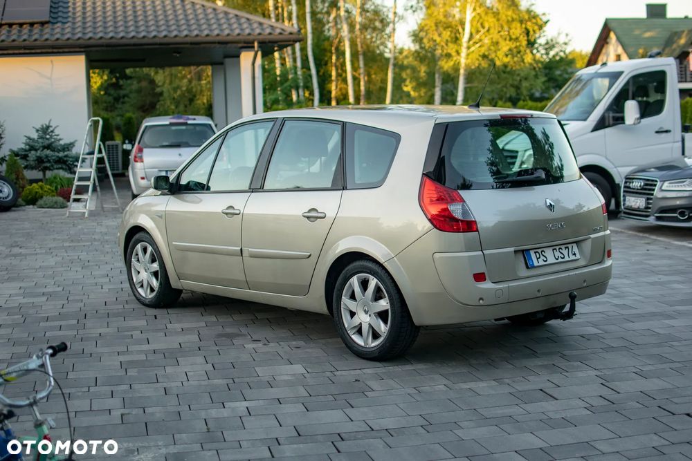 Renault Grand Scenic - 22