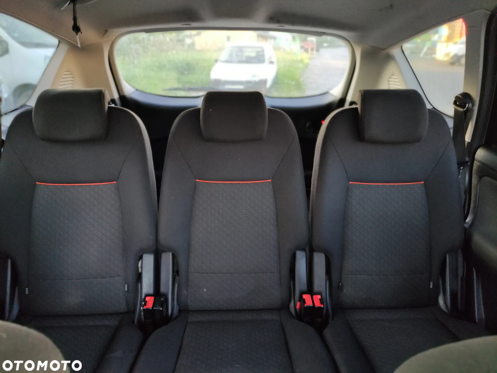 Ford S-Max - 16
