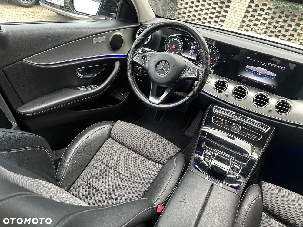 Mercedes-Benz Klasa E 220 d 9G-TRONIC - 22