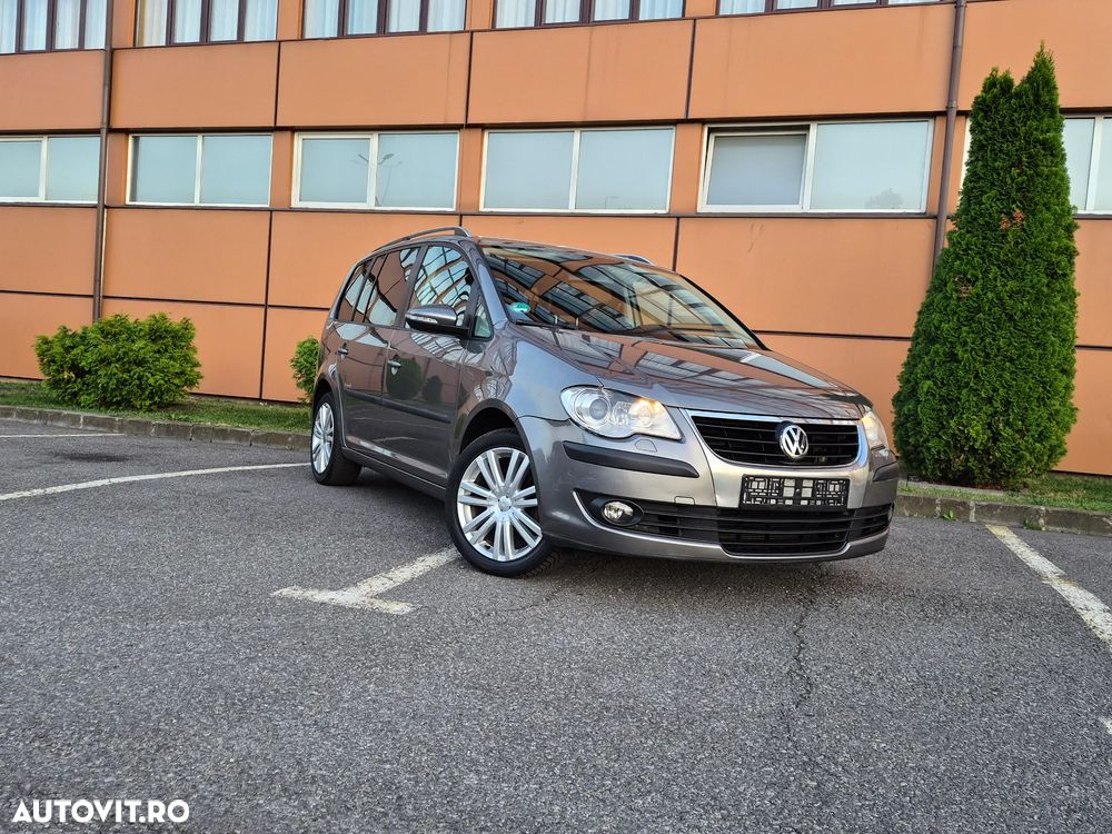 Volkswagen Touran 2.0 TDI Highline Aut - 1