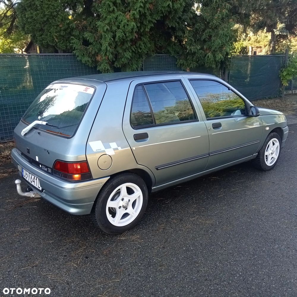 Renault Clio - 8