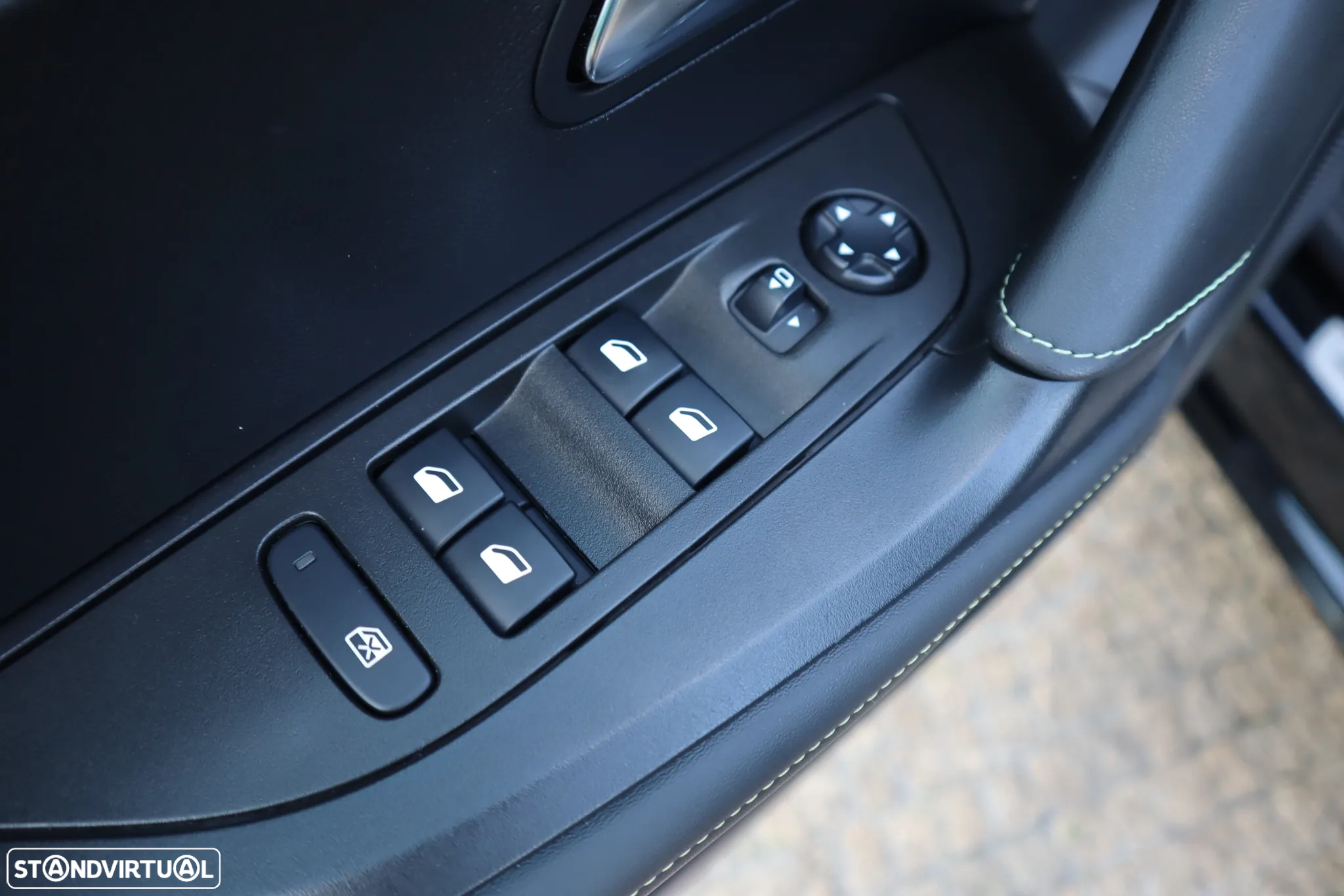 Peugeot e-2008 50 kWh GT Pack - 17
