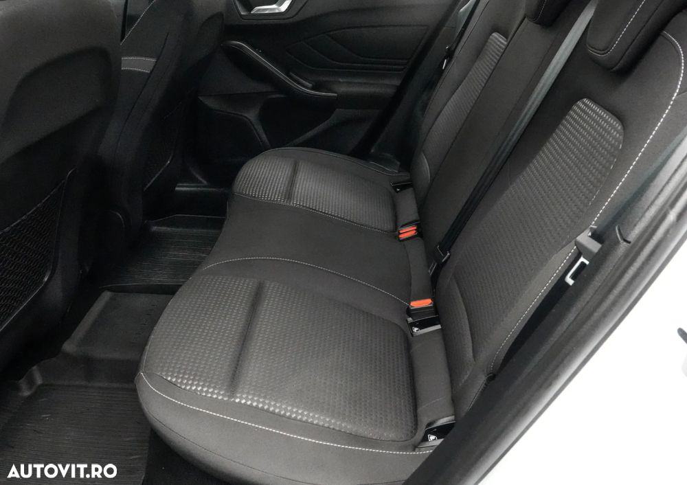 Ford Focus 1.0 EcoBoost 6MT MHEV Titanium - 14