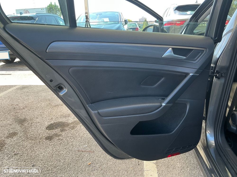 VW Golf - 24