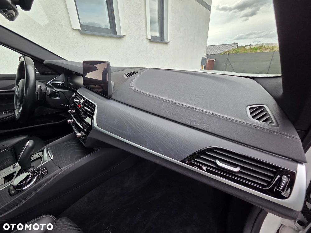 BMW Seria 5 540i xDrive M Sport Edition - 31