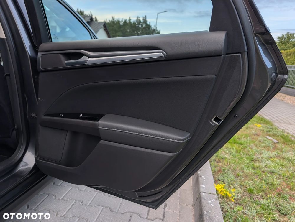 Ford Mondeo - 27