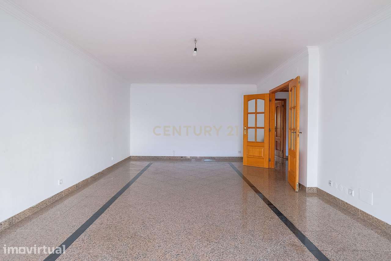 Apartamento T3 luminoso na Parede com varandas, garagem e arrecadação - Grande imagem: 3/29