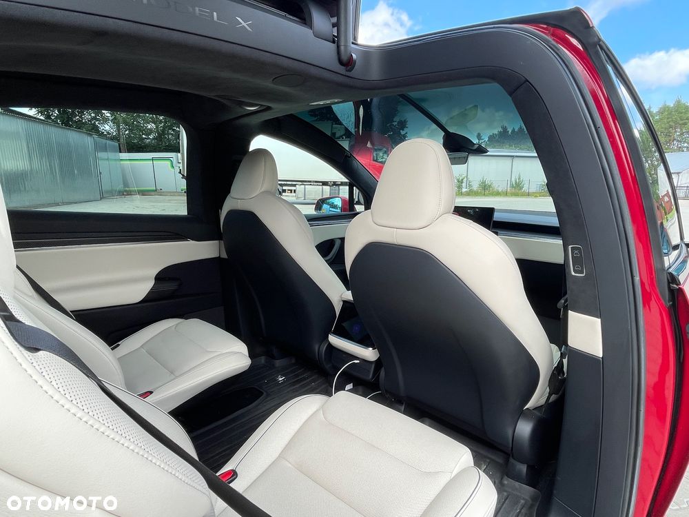 Tesla Model X Plaid - 16