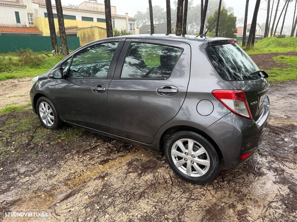 Toyota Yaris 1.0 VVT-i Comfort c/ Design-Pack - 6
