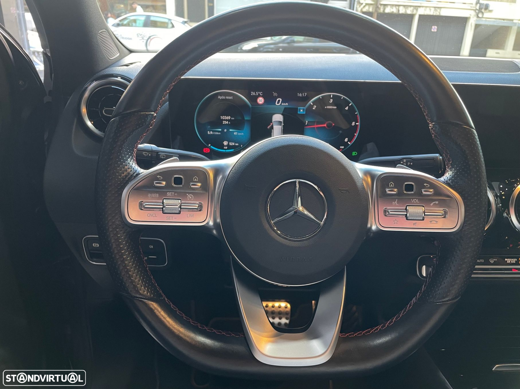 Mercedes-Benz GLA 180 d AMG Line - 15