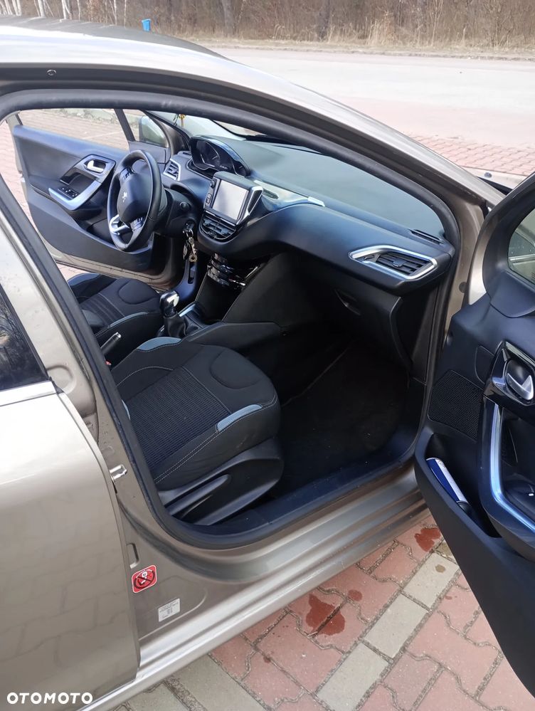 Peugeot 208 1.2 VTi Allure - 15
