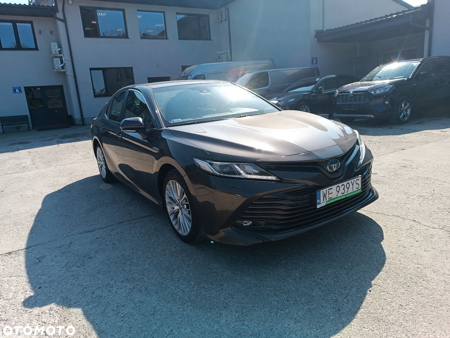 Toyota Camry - 4