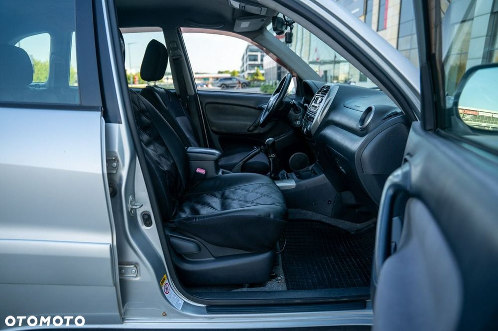Toyota RAV4 4x4 Edition - 21
