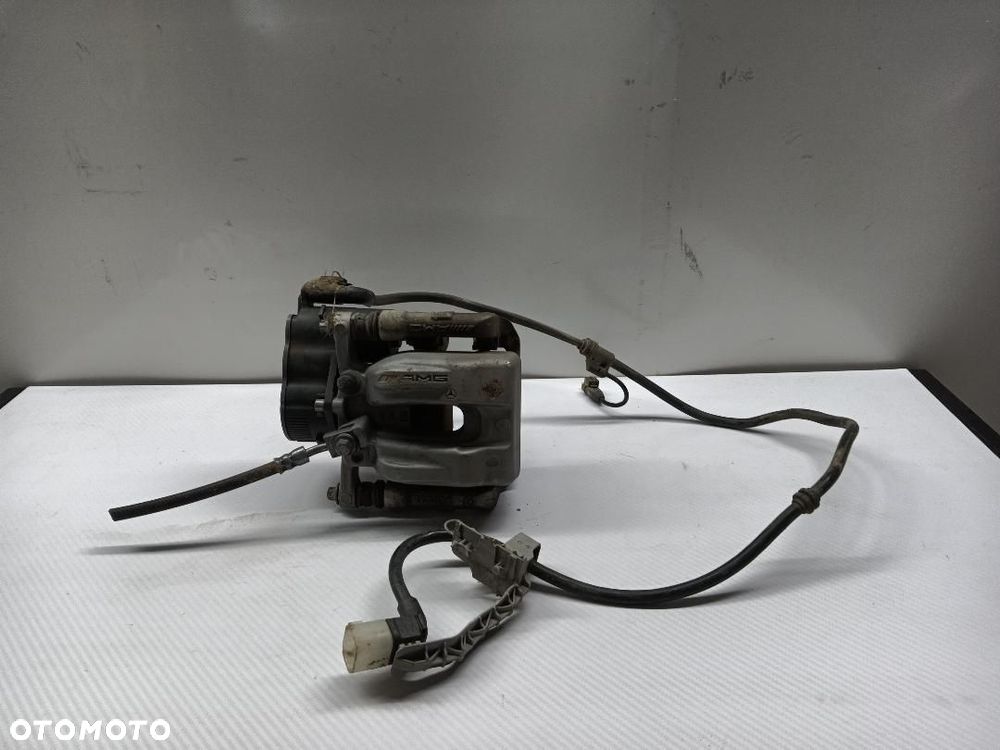 ZACISK TYŁ TYLNY PRAWY MERCEDES A35 W177 A24742300600