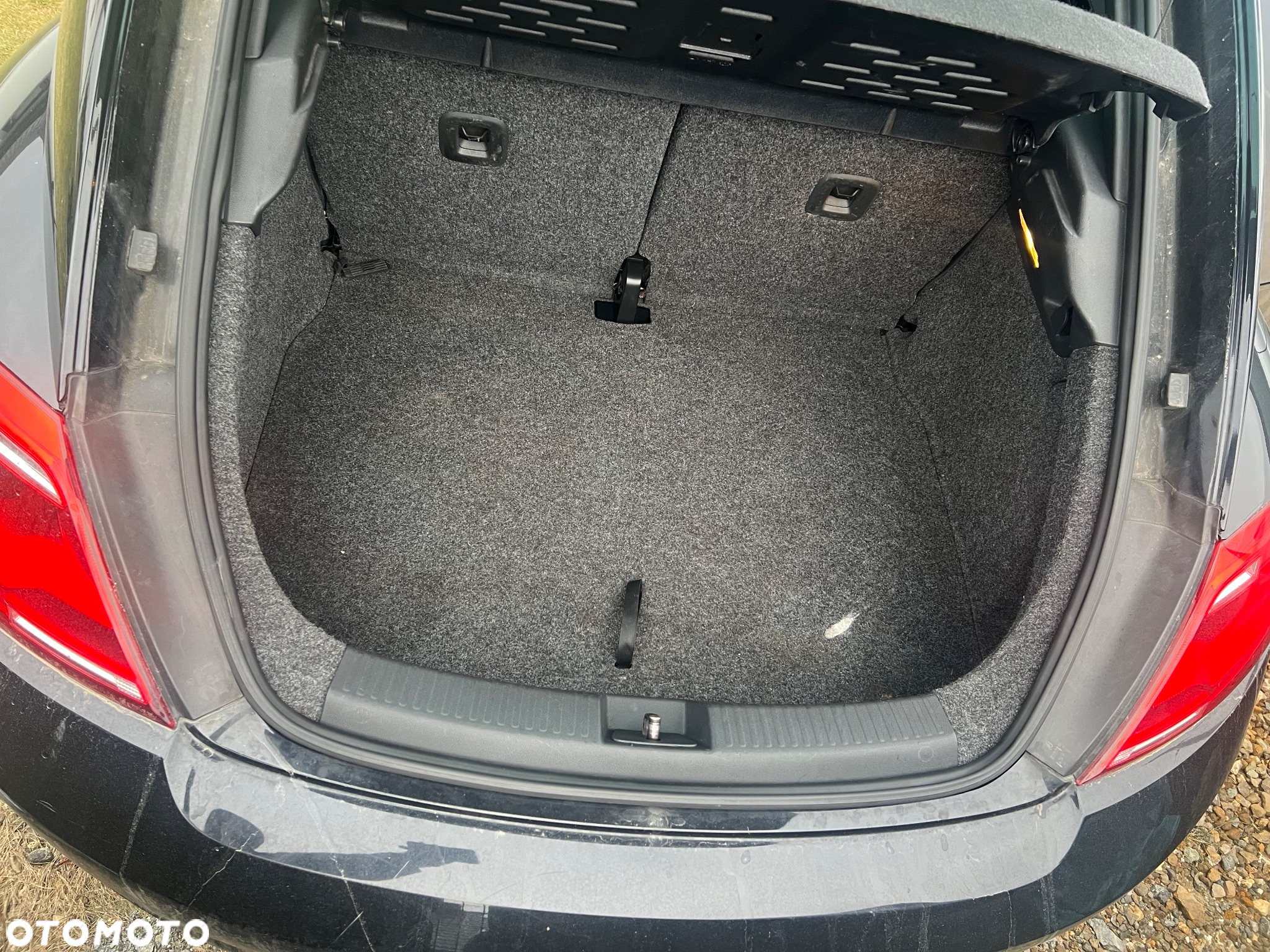 Volkswagen New Beetle - 12