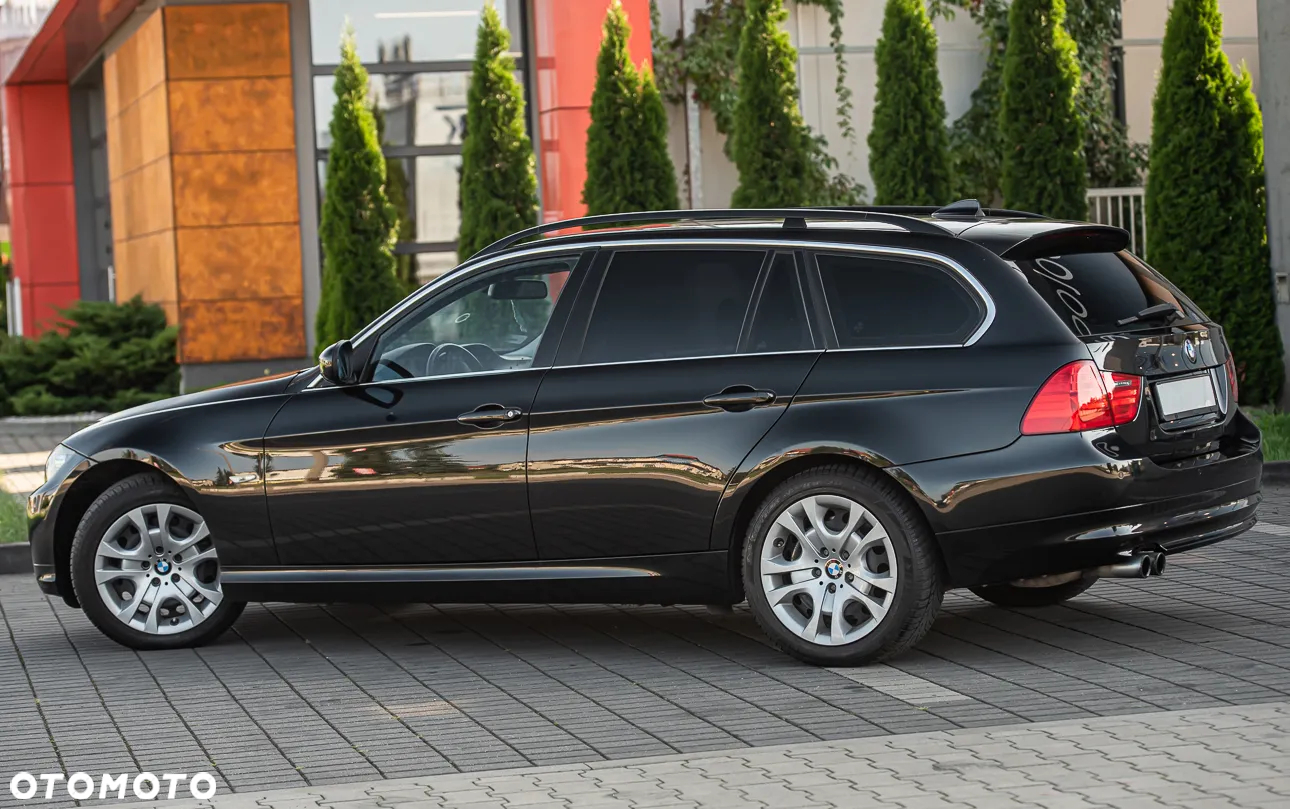 BMW Seria 3 325xi Touring - 11