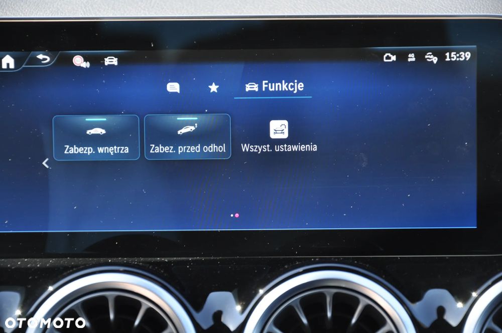 Mercedes-Benz GLA - 31