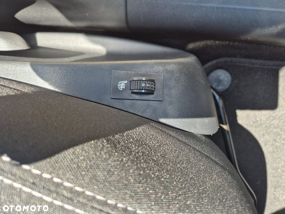 Peugeot 2008 1.2 Pure Tech GPF Allure S&S EAT6 - 17