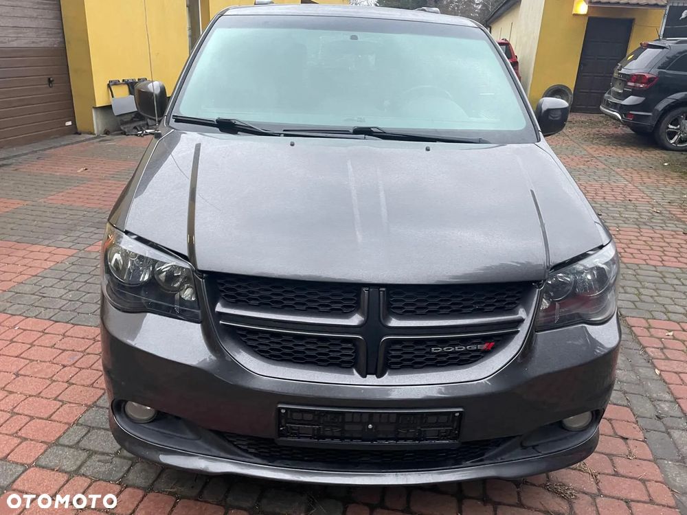 Dodge Grand Caravan - 2