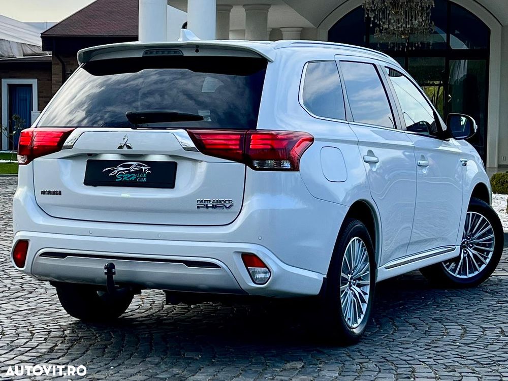 Mitsubishi Outlander 2.4 4WD Plus - 4