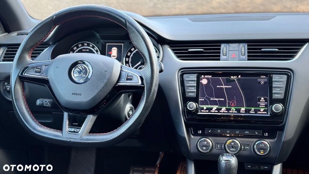 Skoda Octavia 2.0 TDI DSG RS - 36