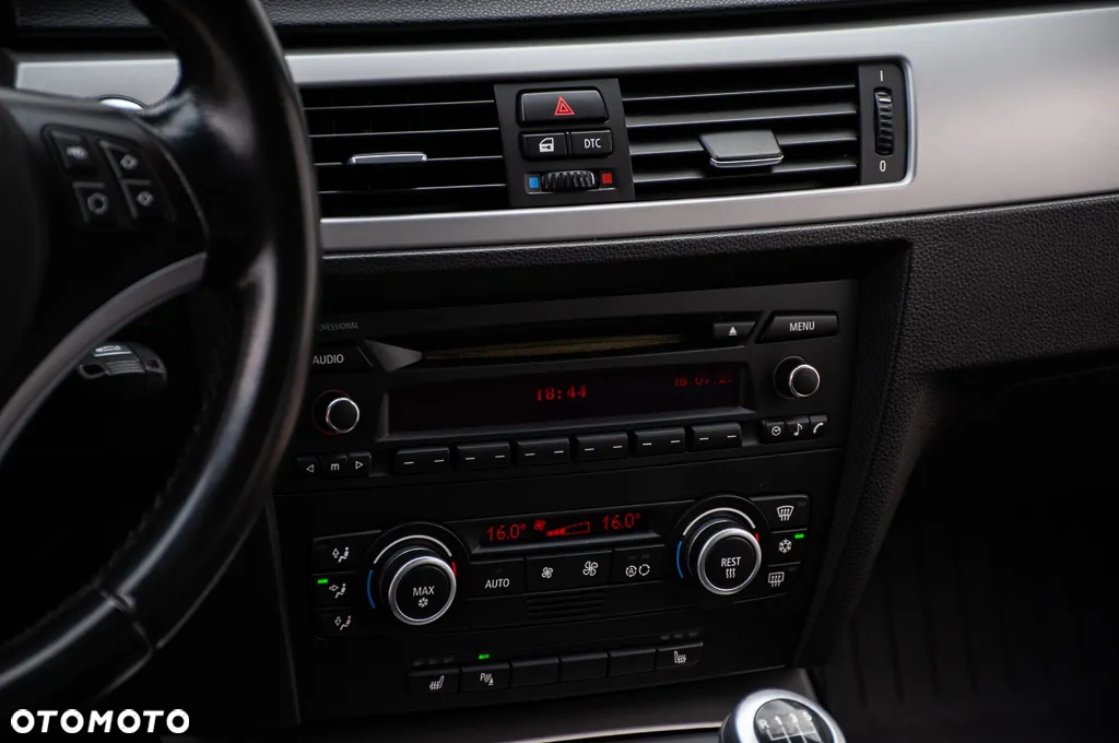 BMW Seria 3 320i - 38