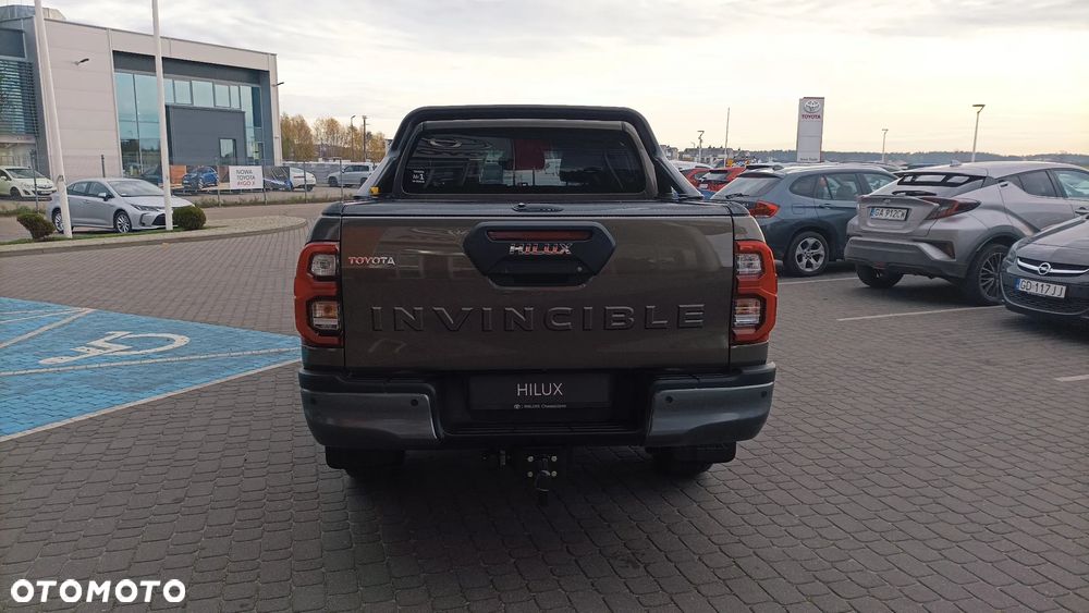 Toyota Hilux 2.8 D-4D Double Cab Invincible 4x4 - 8