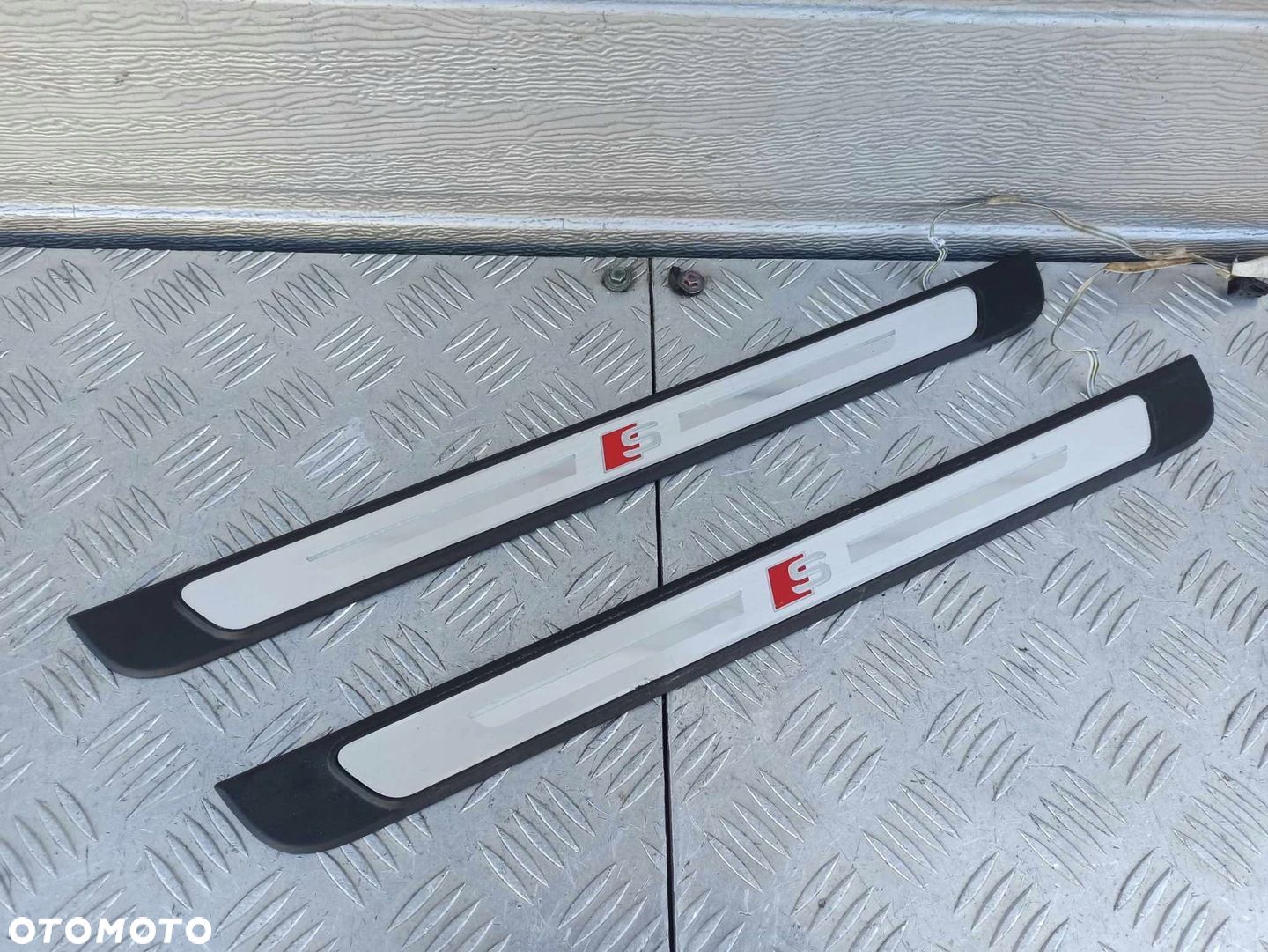 AUDI A3 8Y LISTWA PROGOWA LED LEWA PRAWA PRZÓD 20R 8Y0947417A - 1