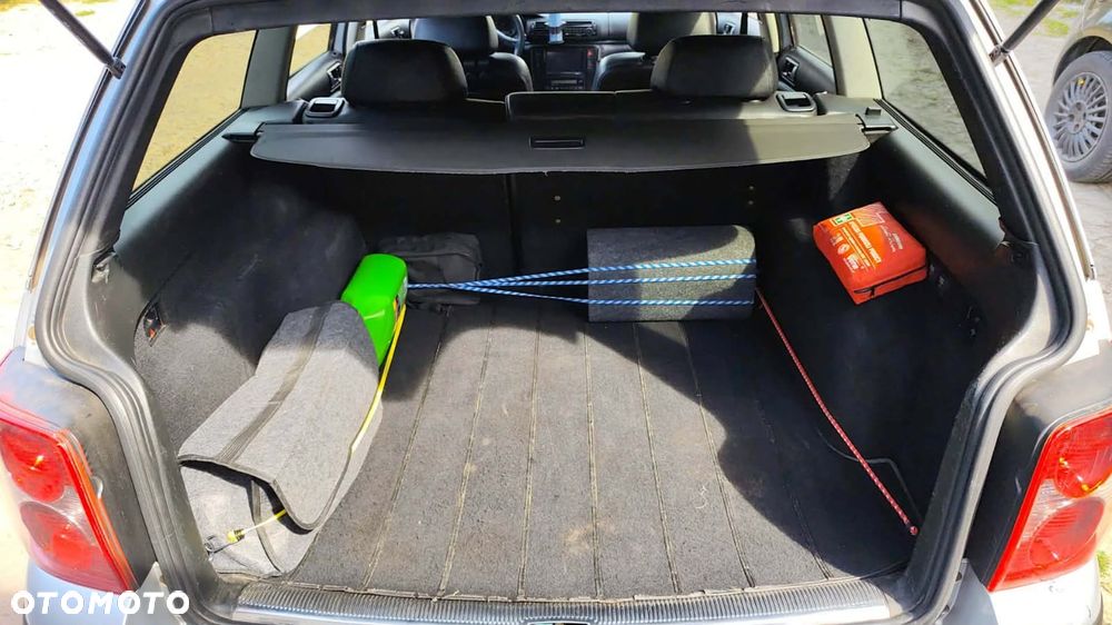 Volkswagen Passat - 16