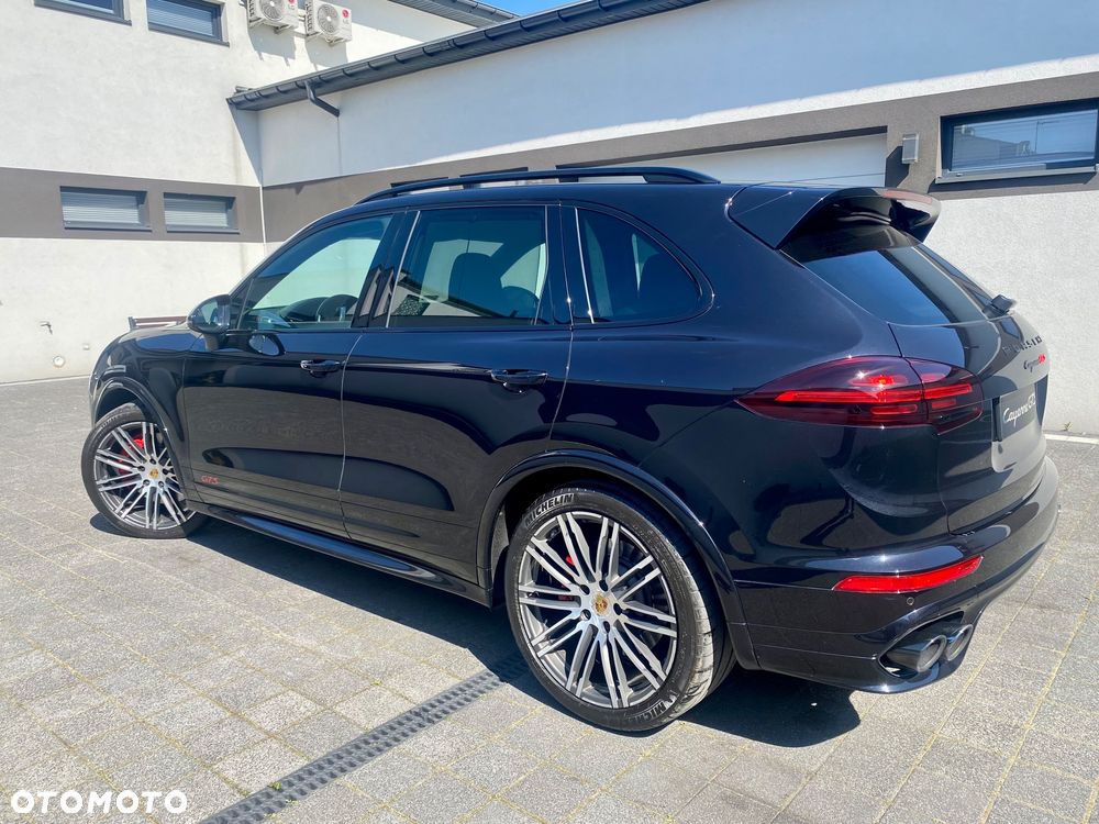 Porsche Cayenne GTS - 17