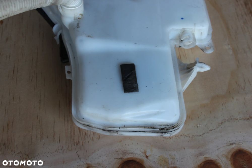 ZBIORNICZEK SPRYSKIWACZY BMW 1 E87 LCI 7229534 2009 - 7