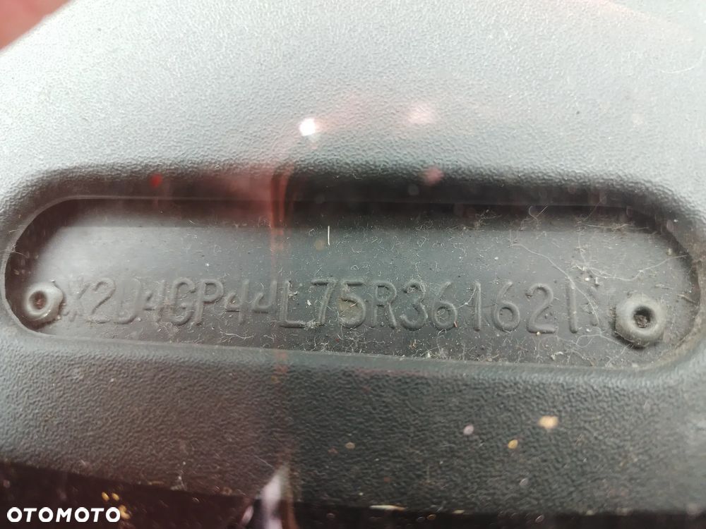 CHRYSLER GRAND VOYAGER IV 04-08 3.8 MPFI SXT - RADIO PBE - 24