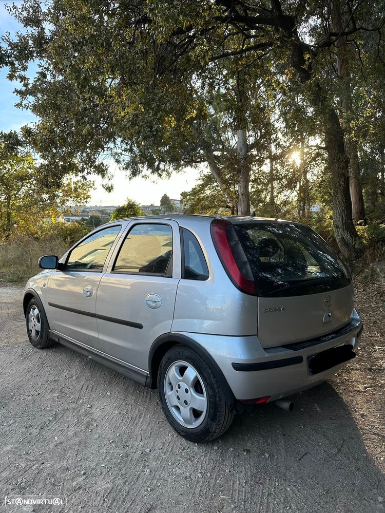 Opel Corsa 1.2 16V Essentia - 2